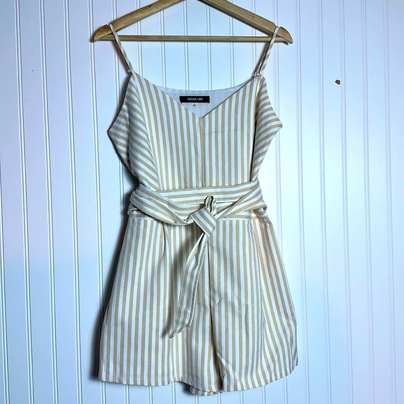 Sugarlips Womens Romper Bow Tie Waist Large Tan White Striped Size Large Casual - Picture 1 of 9